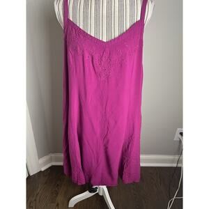 Torrid Plus Sz 2 Fuschia embroidered midi sundress w- front pockets